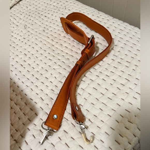 Nena and Co Large Crossybody Tote - Picture 4 of 4